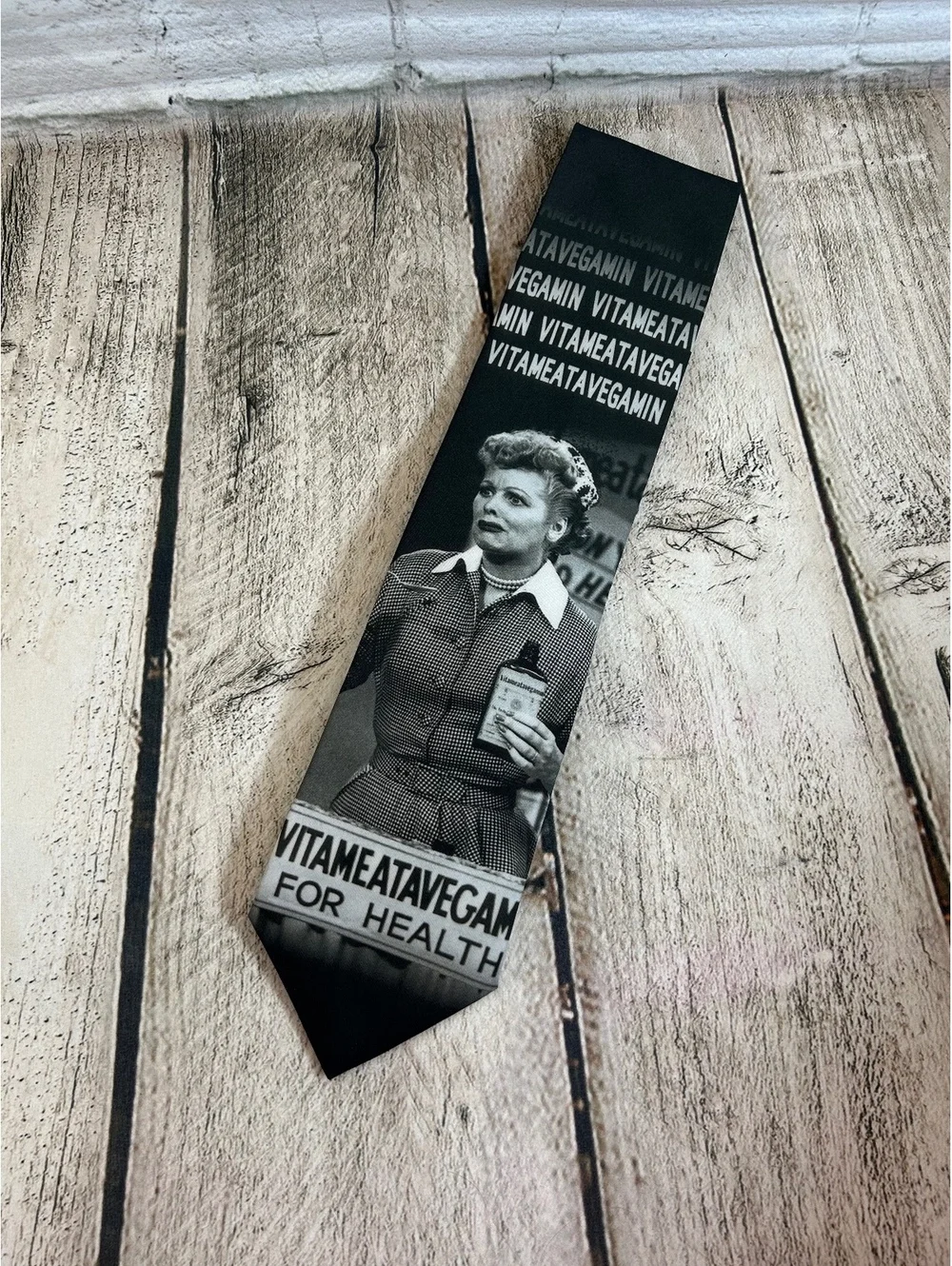 RALPH MARLIN & CO Men’s I Love Lucy - Vitameatavegamin Necktie